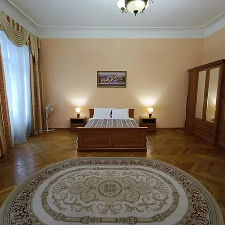 Apartment In Maria Zankovetska Theatre 利沃夫 外观 照片