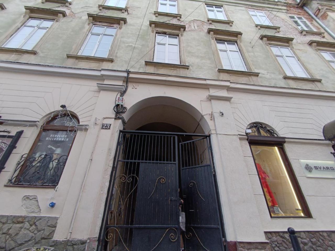 In Maria Zankovetska Theatre Apartment
