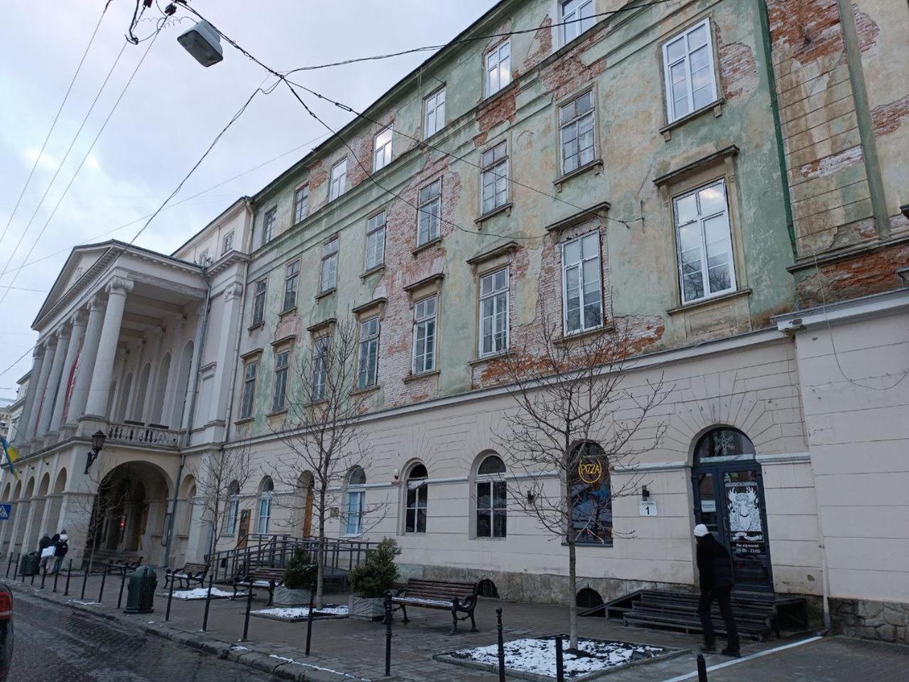 Apartment In Maria Zankovetska Theatre